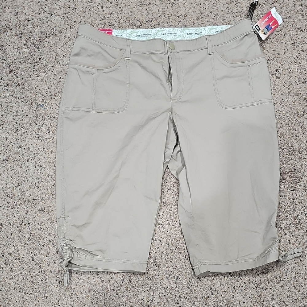 Lee Women's Beige Bermudas